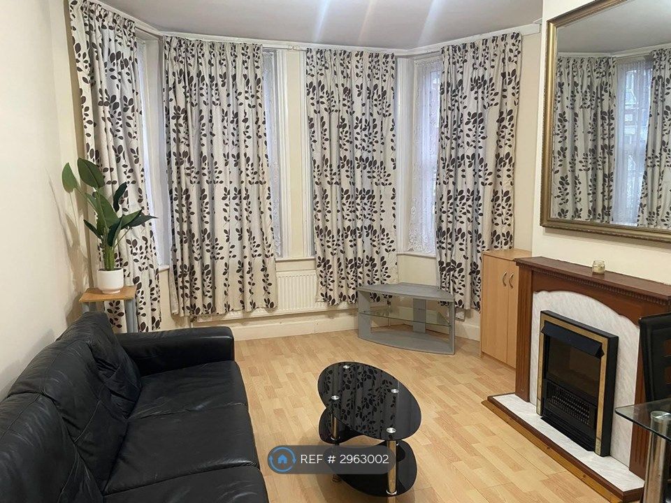 Property photo 2 of 6 Lounge