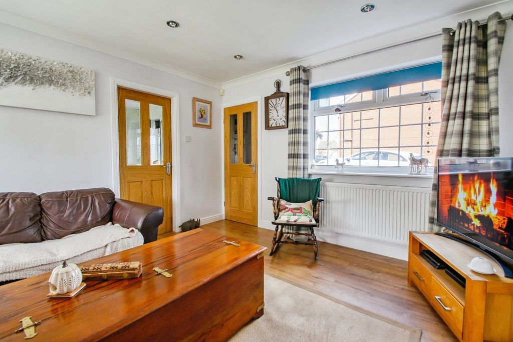 Property photo 2 of 18 Living Room