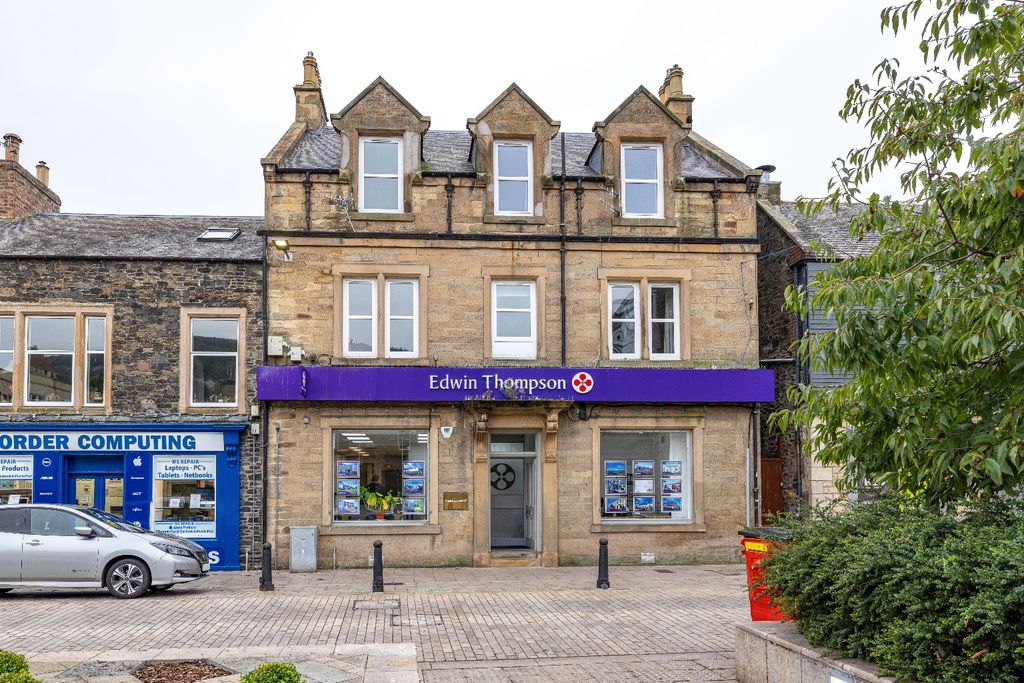 Property photo 2 of 36