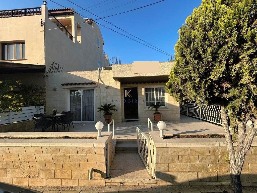 Property photo 2 of 27