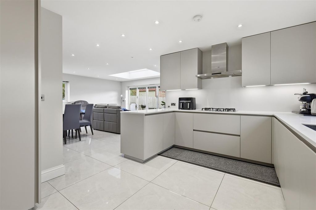 Property photo 3 of 26 Kitchen