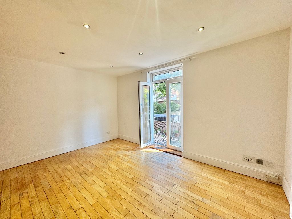 Property photo 3 of 5