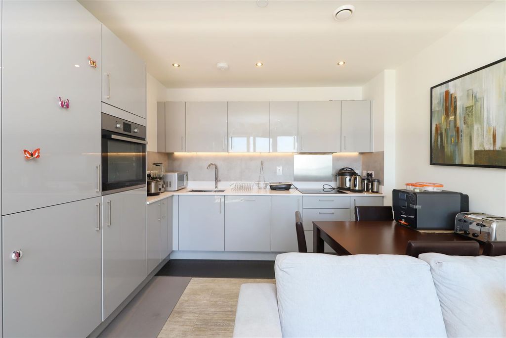 Property photo 3 of 18 Echo Court