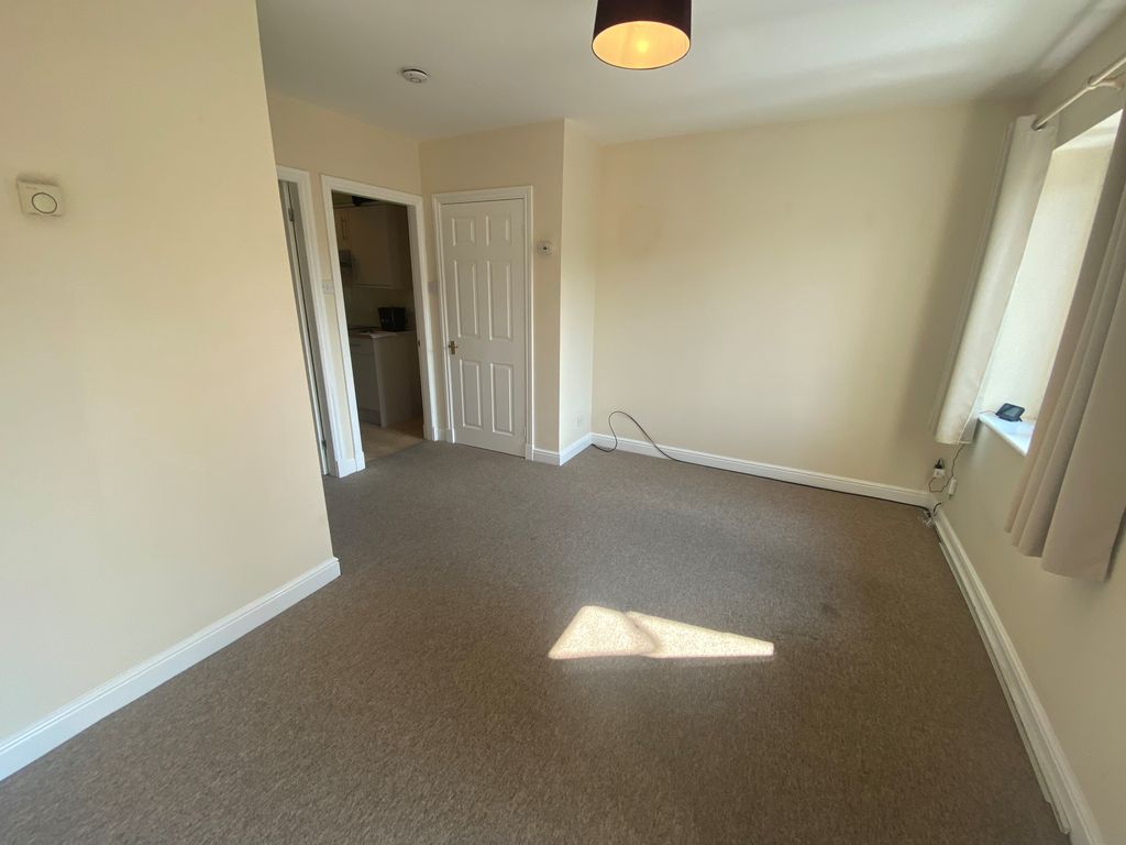 Property photo 3 of 8 Living Room