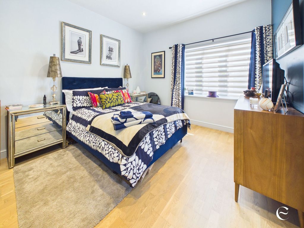 Property photo 3 of 19 Principal Bedroom