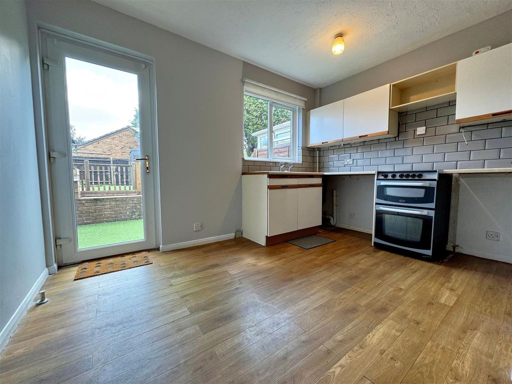 Property photo 3 of 10 Kitchen.Jpg