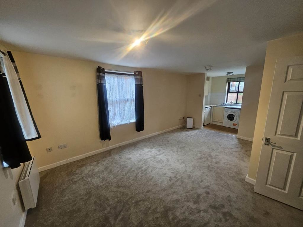 Property photo 2 of 7 Lounge