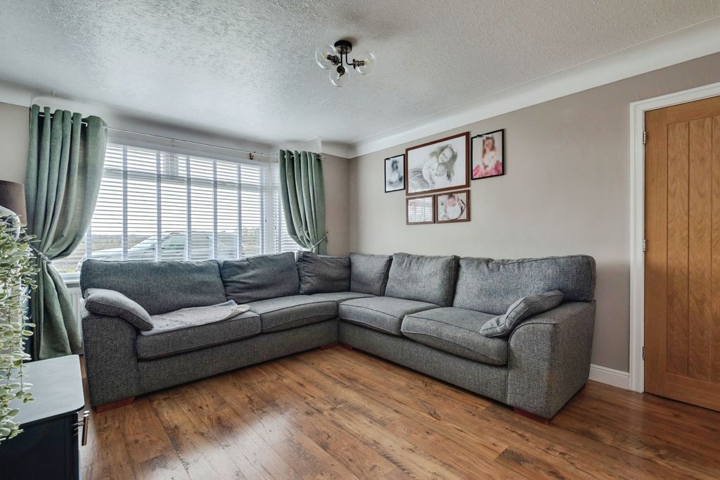 Property photo 3 of 20 Pbox-Img.Jpg