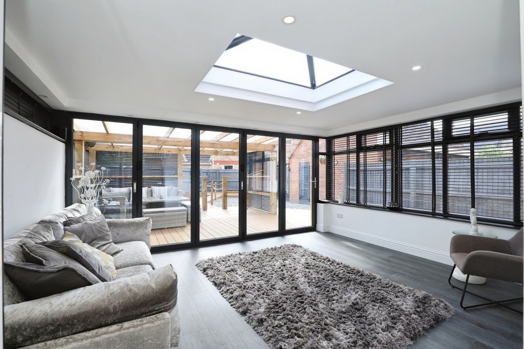 Property photo 1 of 26 Conservatory