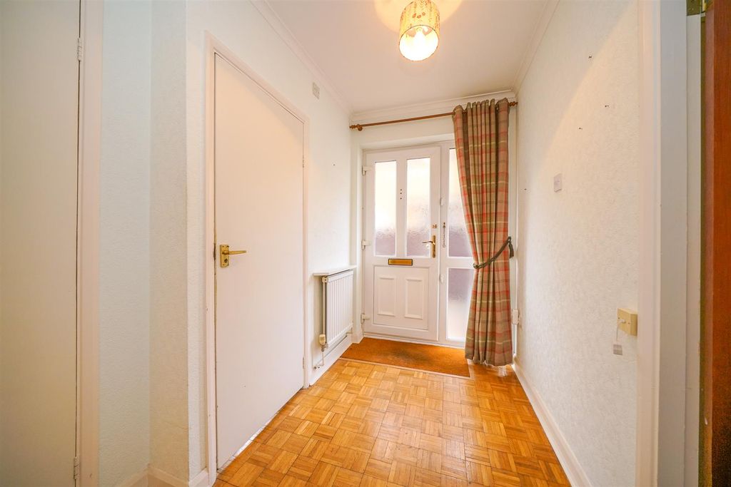 Property photo 3 of 11 Hall
