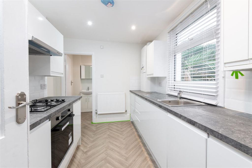 Property photo 3 of 7 Tff 20 Meon Rd Kit 1.Jpg