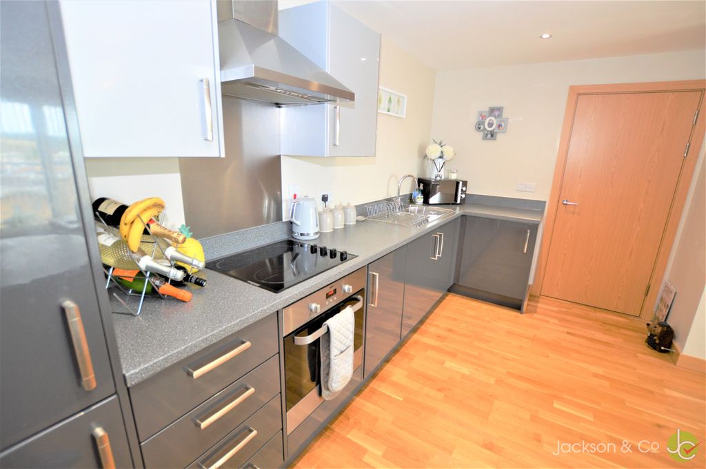 Property photo 2 of 6