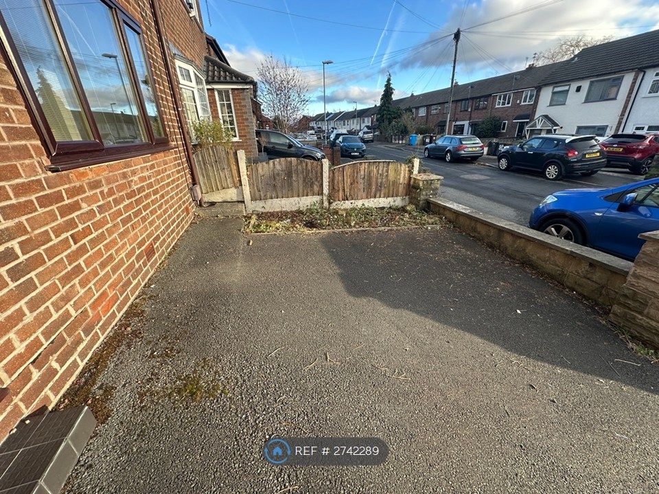 Property photo 3 of 35 Front Garden 2