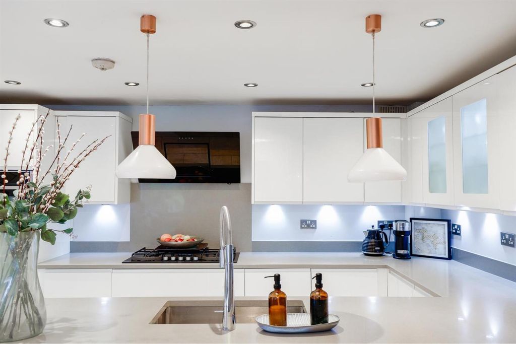 Property photo 3 of 18 5.Jpg