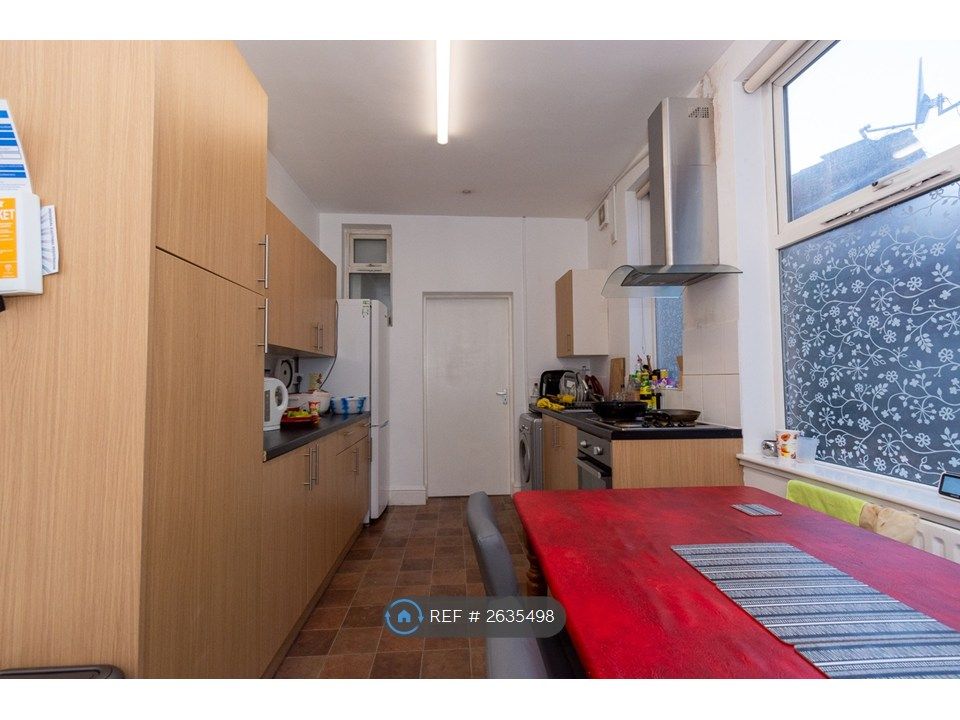 Property photo 3 of 17 Kitchen / Dining