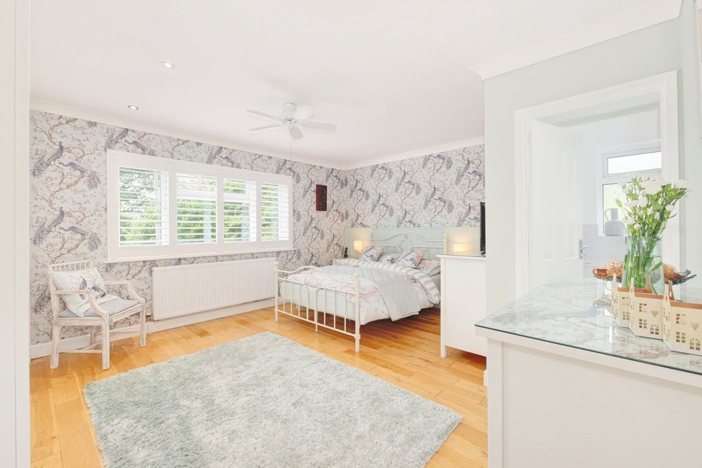 Property photo 2 of 36