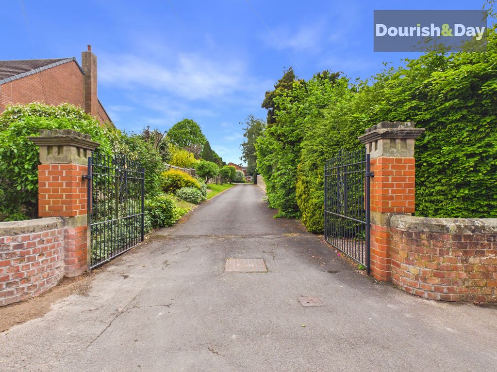 Property photo 2 of 34