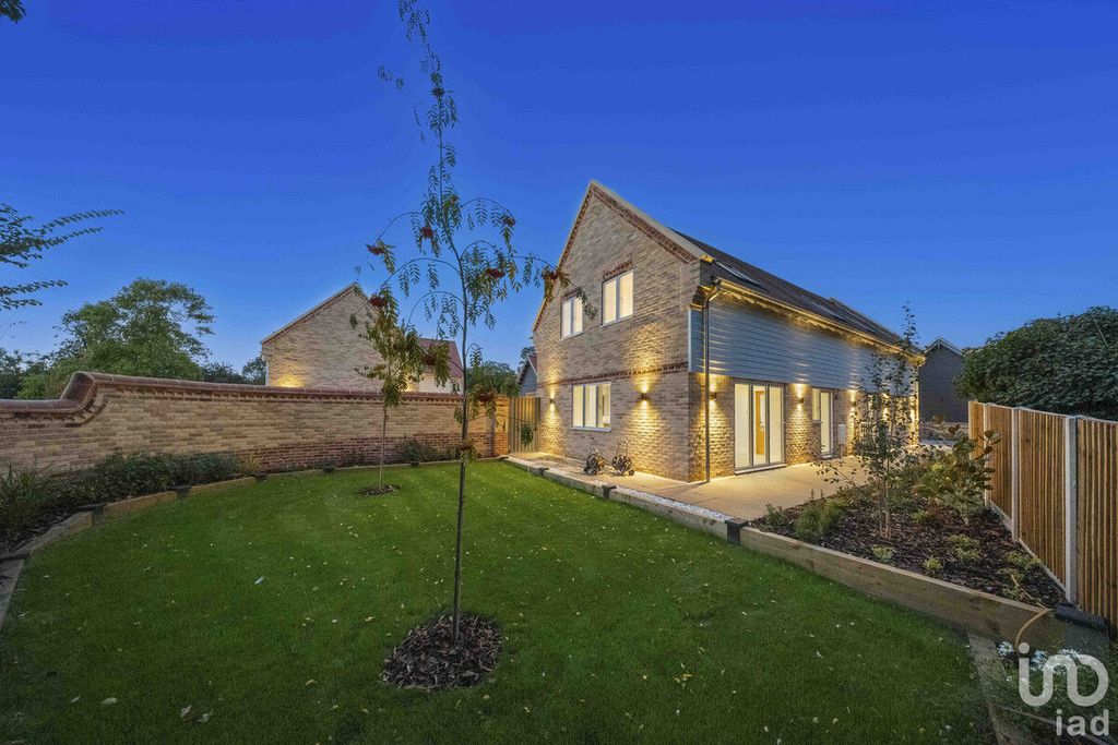 Property photo 2 of 32