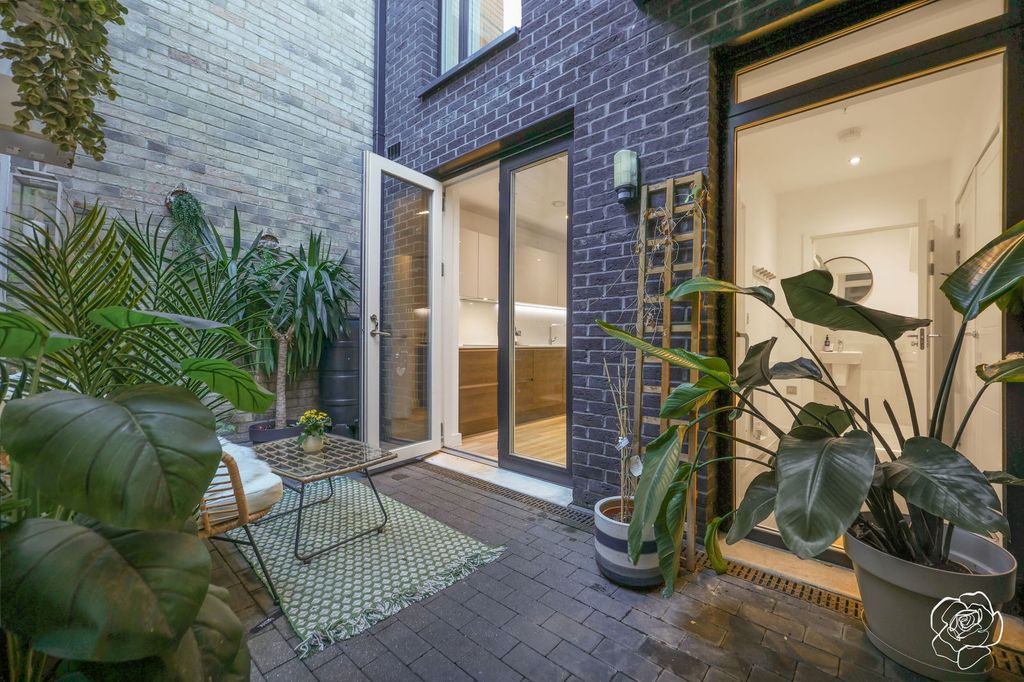 Property photo 1 of 28