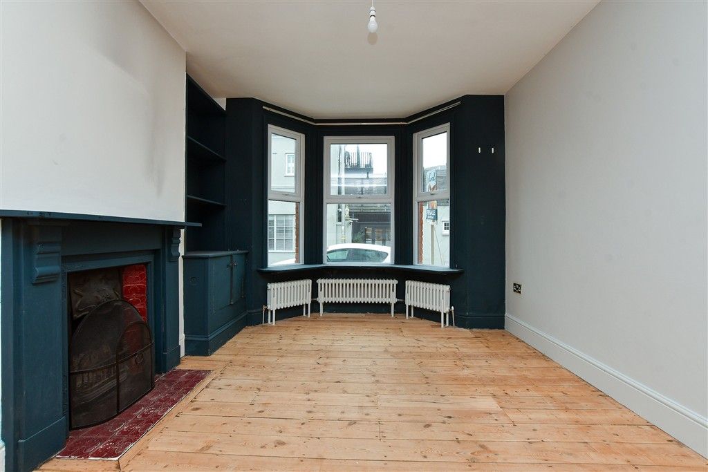 Property photo 1 of 11 Lounge/ Kitchen