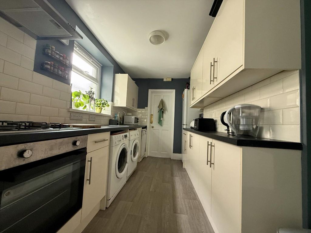 Property photo 2 of 9 Plym Kitchen .Jpg
