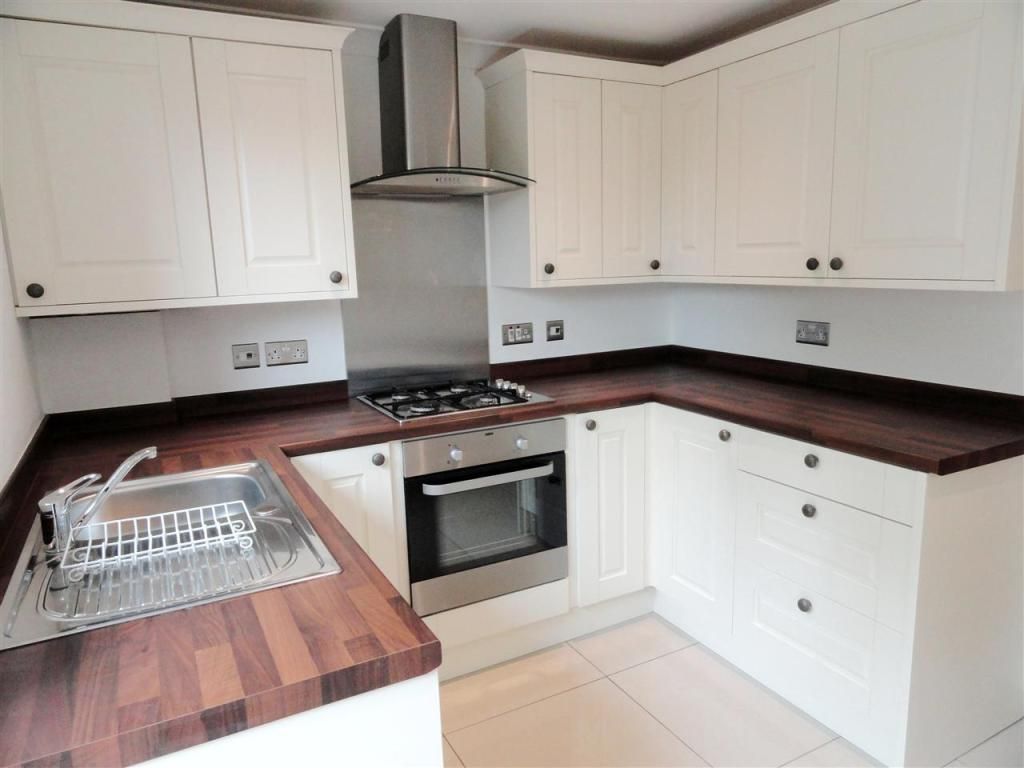 Property photo 3 of 7 Kitchen