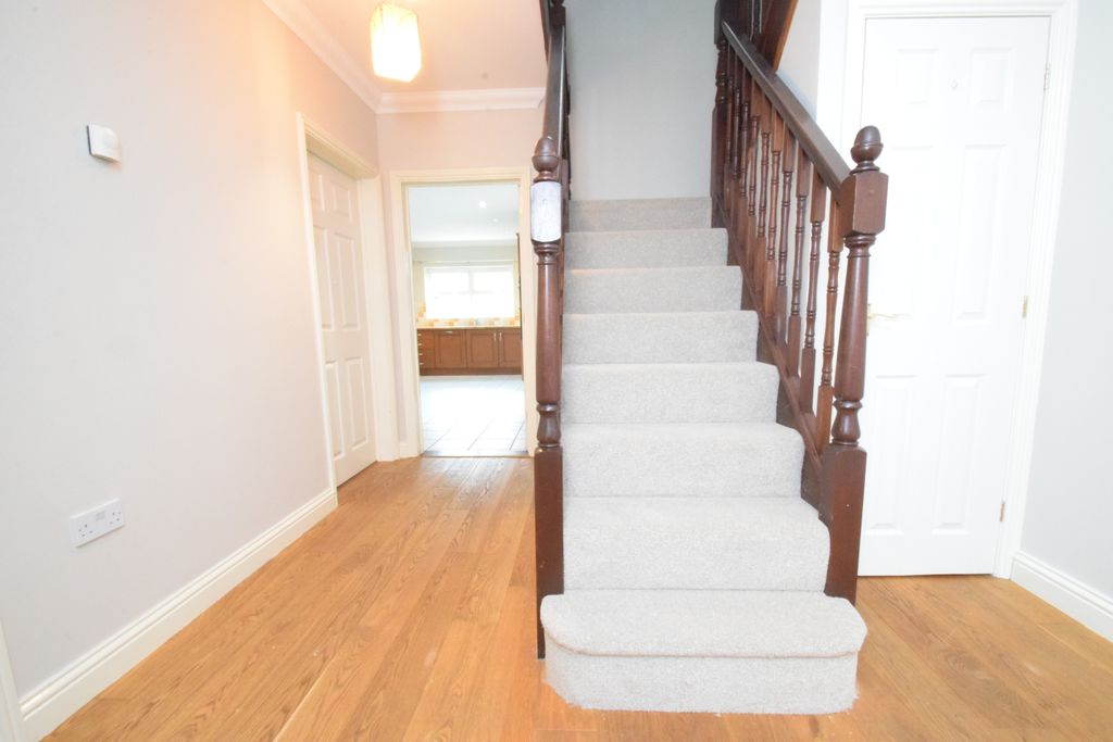 Property photo 2 of 22 Eh