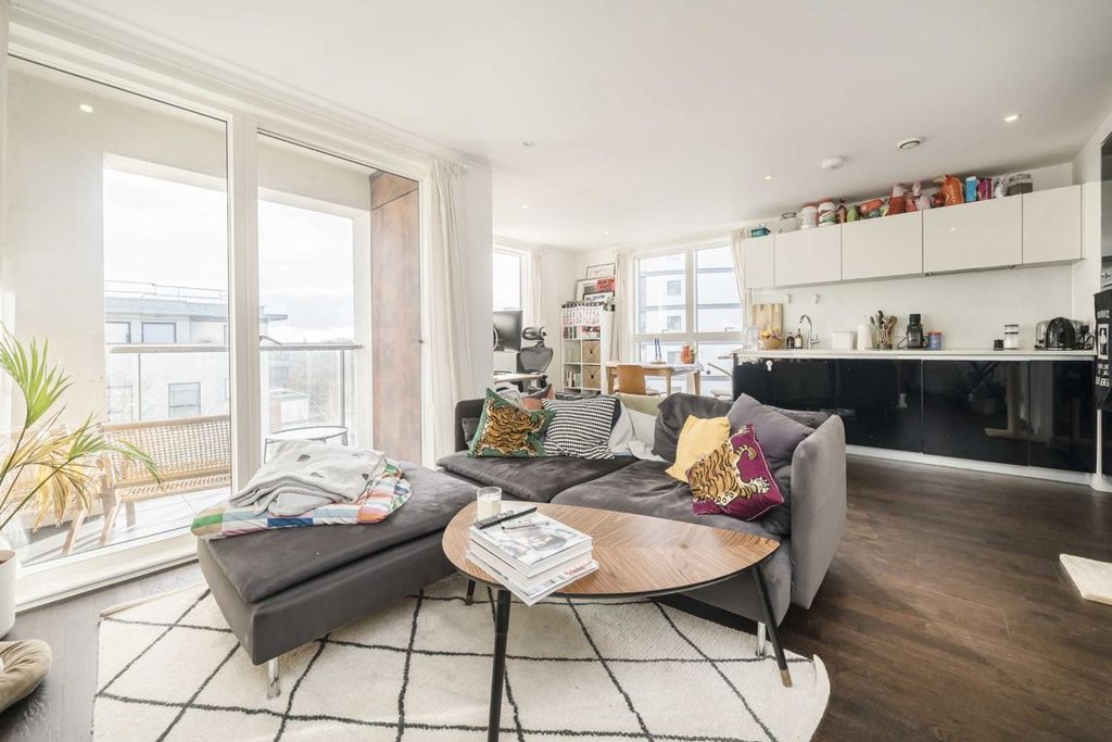 Property photo 2 of 6