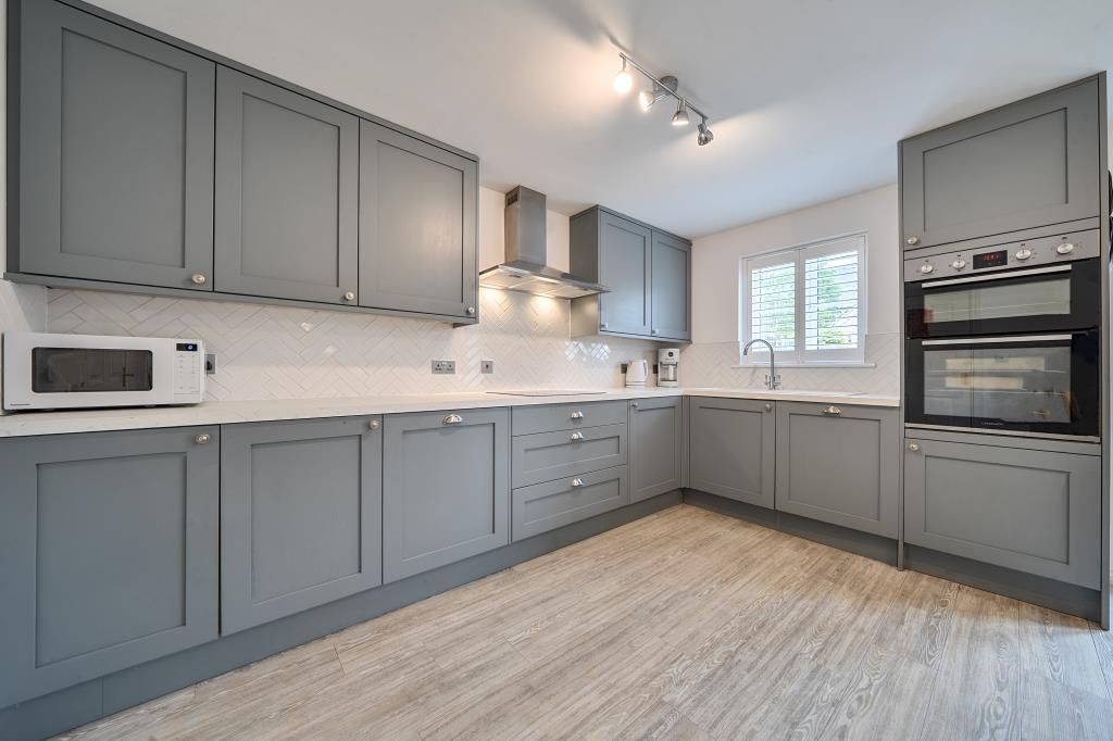 Property photo 2 of 19 Kitchen