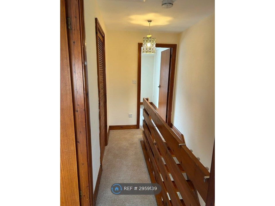 Property photo 3 of 8 Landing
