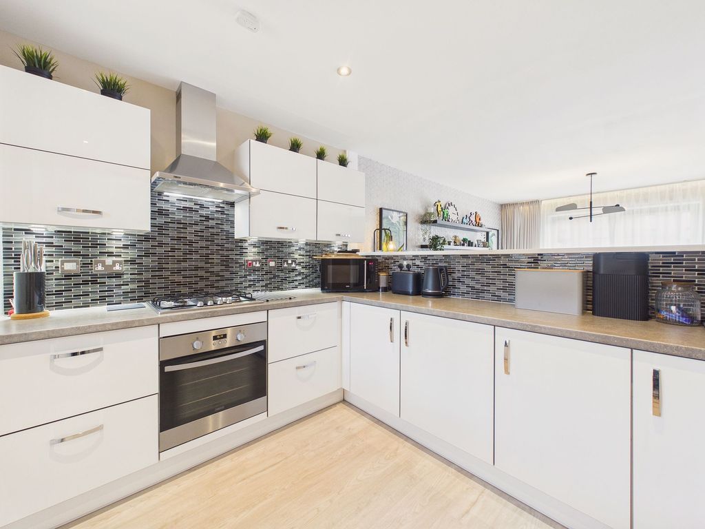 Property photo 2 of 15 Kitchen