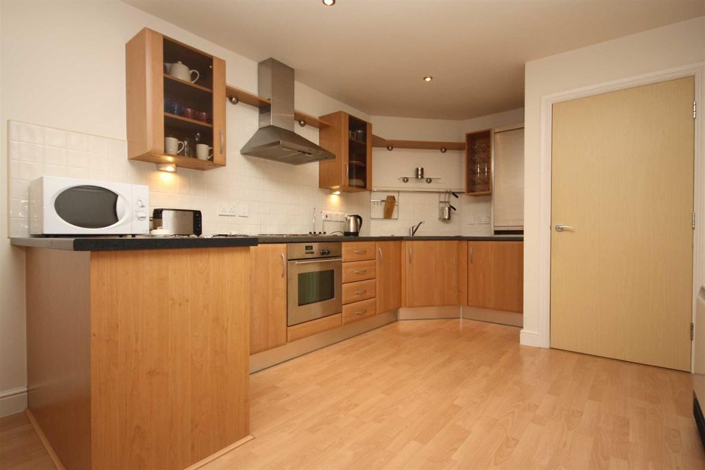 Property photo 2 of 8 Kitchen