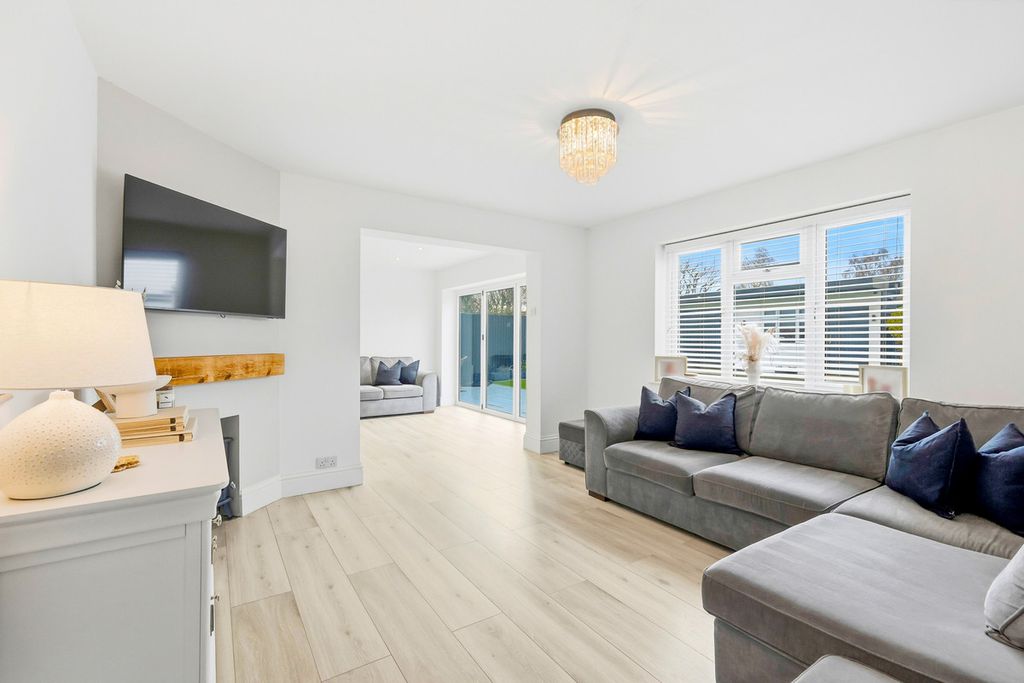 Property photo 3 of 33