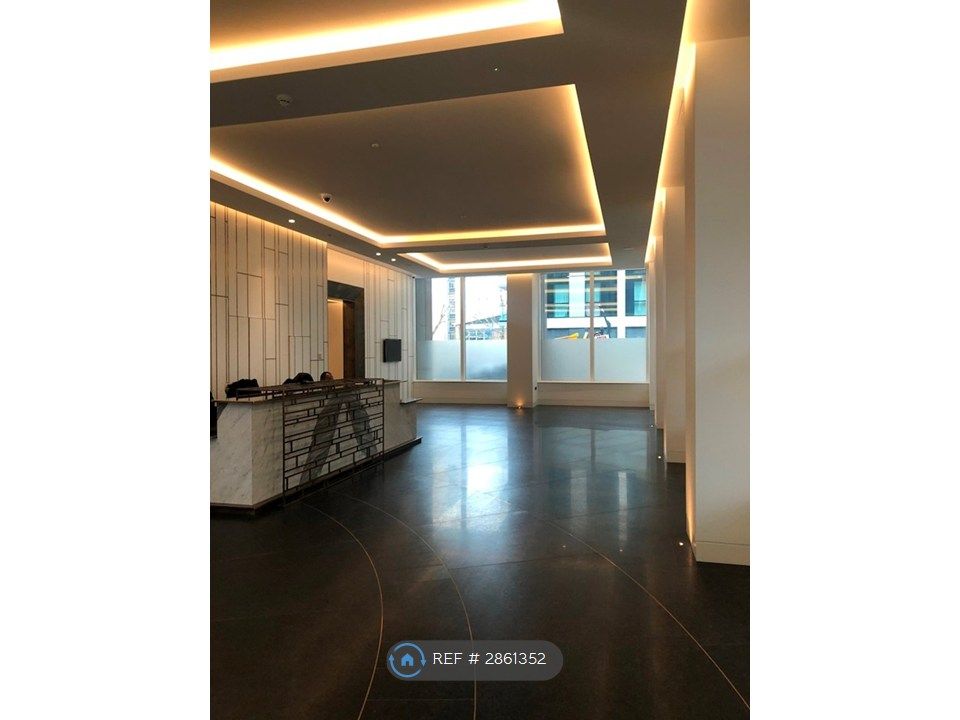 Property photo 3 of 12 Entrance Lobby