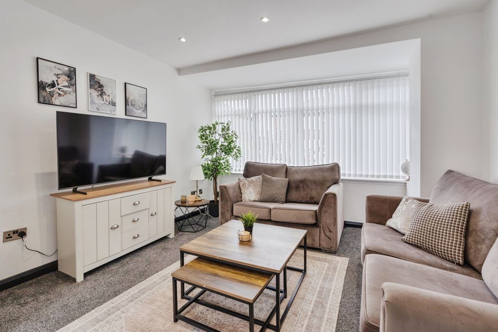 Property photo 2 of 27 Pbox-Img.Jpg