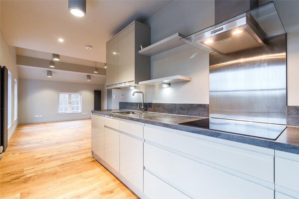 Property photo 3 of 12 Kitchen