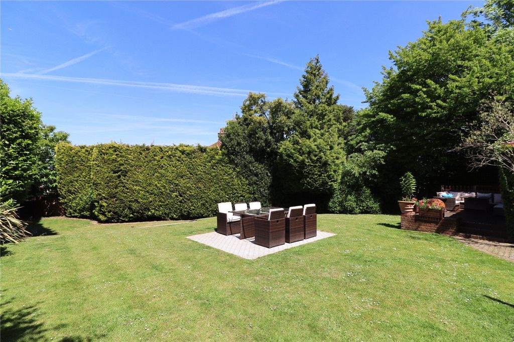 Property photo 2 of 32 Garden