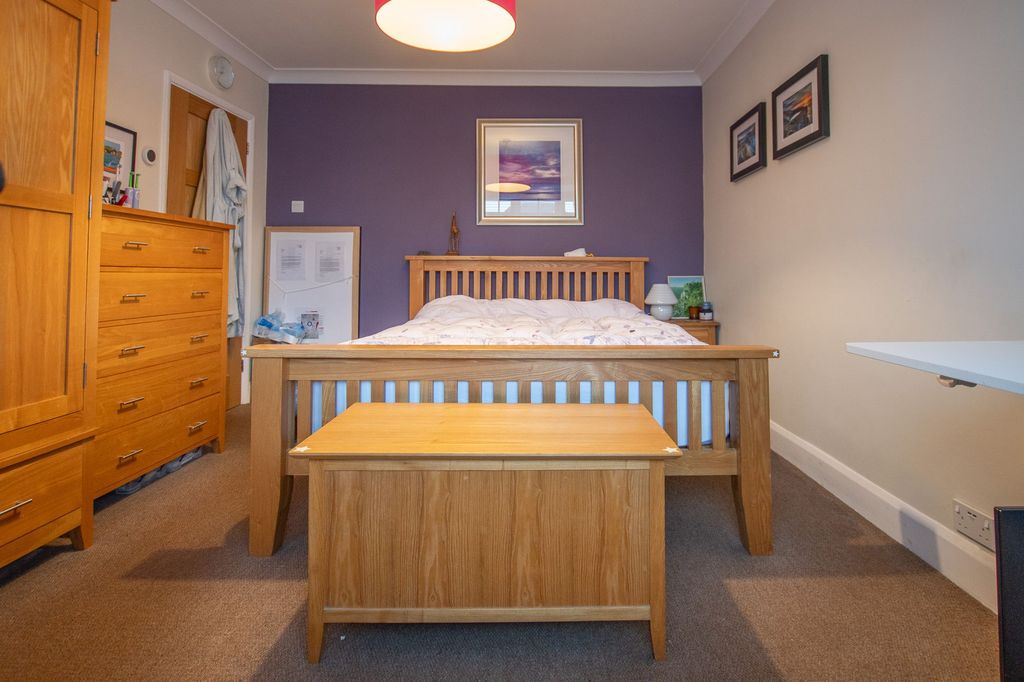 Additional image 16 of 3 bed semi-detached house for saleByrefield Road, Guildford GU2