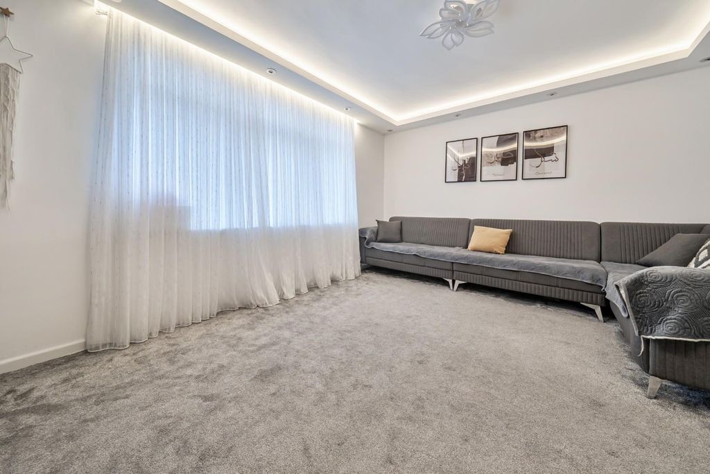 Property photo 3 of 13 1-69719B0d34c77-1403398-12-6970Aada6313A-1.Jpg