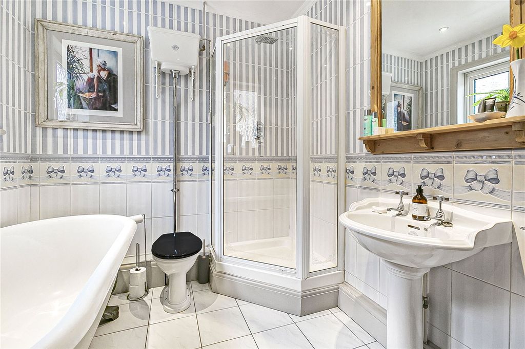 Additional image 18 of 6 bed detached house for salePark Avenue, Enfield EN1