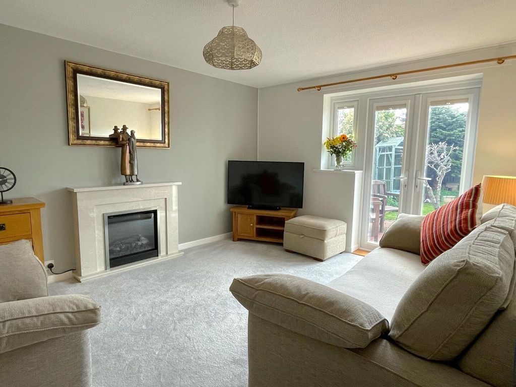 Property photo 2 of 23 Living Room