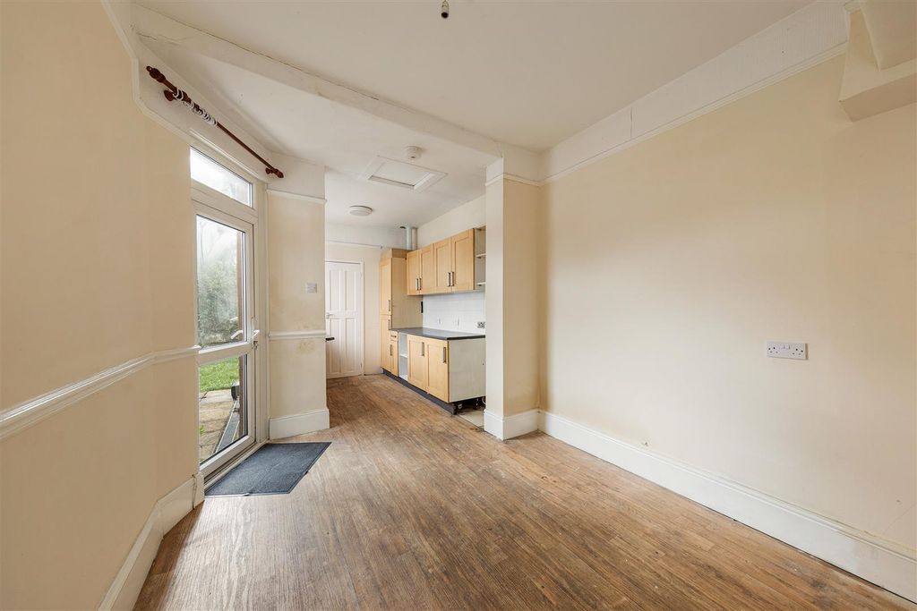 Property photo 3 of 22 Hale End Road E4