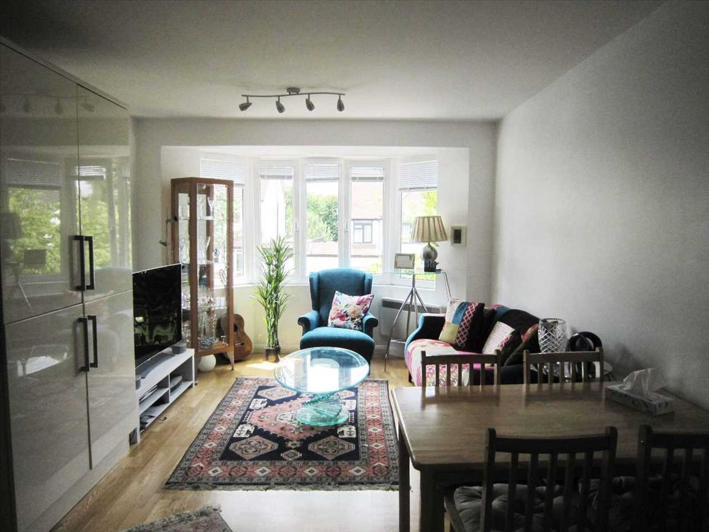 Property photo 2 of 7 Lounge