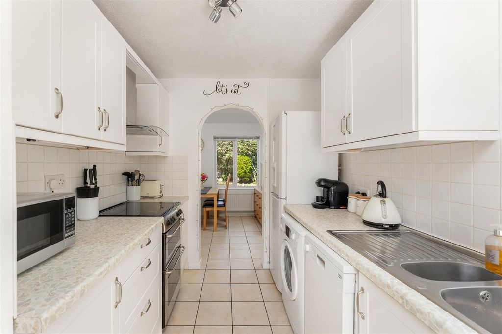 Property photo 3 of 17 4 Sycamore Drive, Banbury-5.Jpg