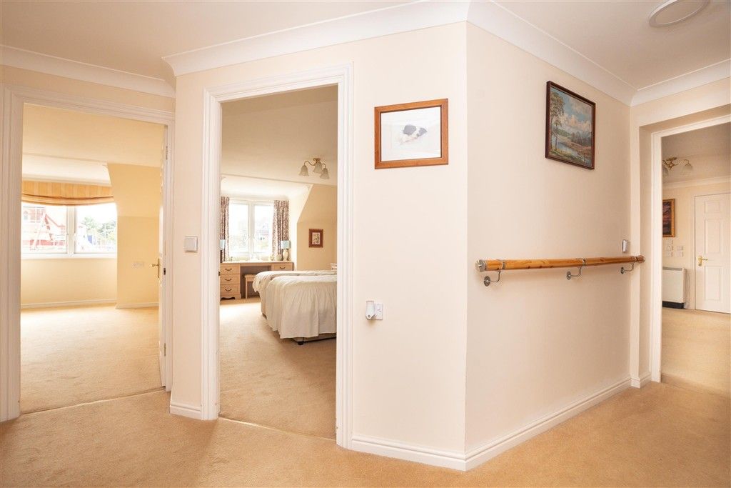 Property photo 2 of 14 Entrance Hall