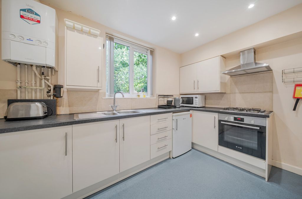 Property photo 2 of 18 Kitchen