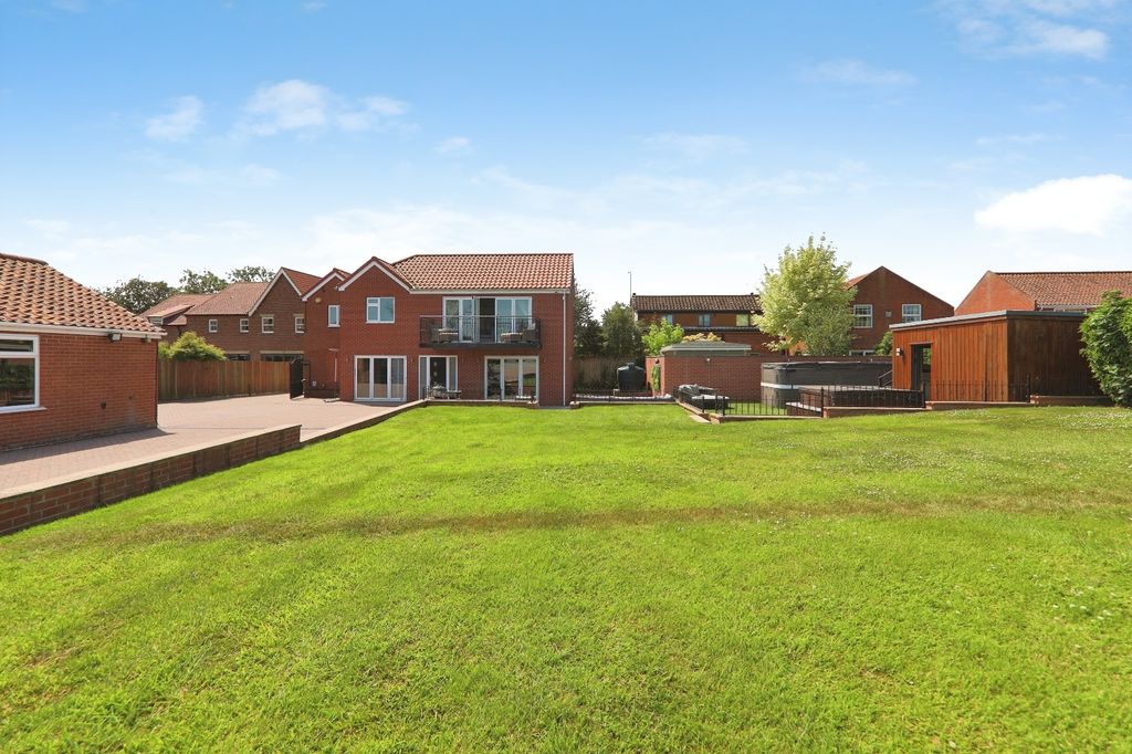 Property photo 2 of 25 5160526