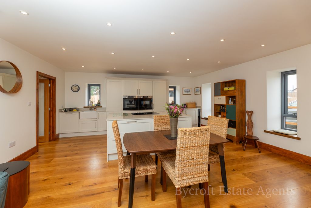 Property photo 2 of 26