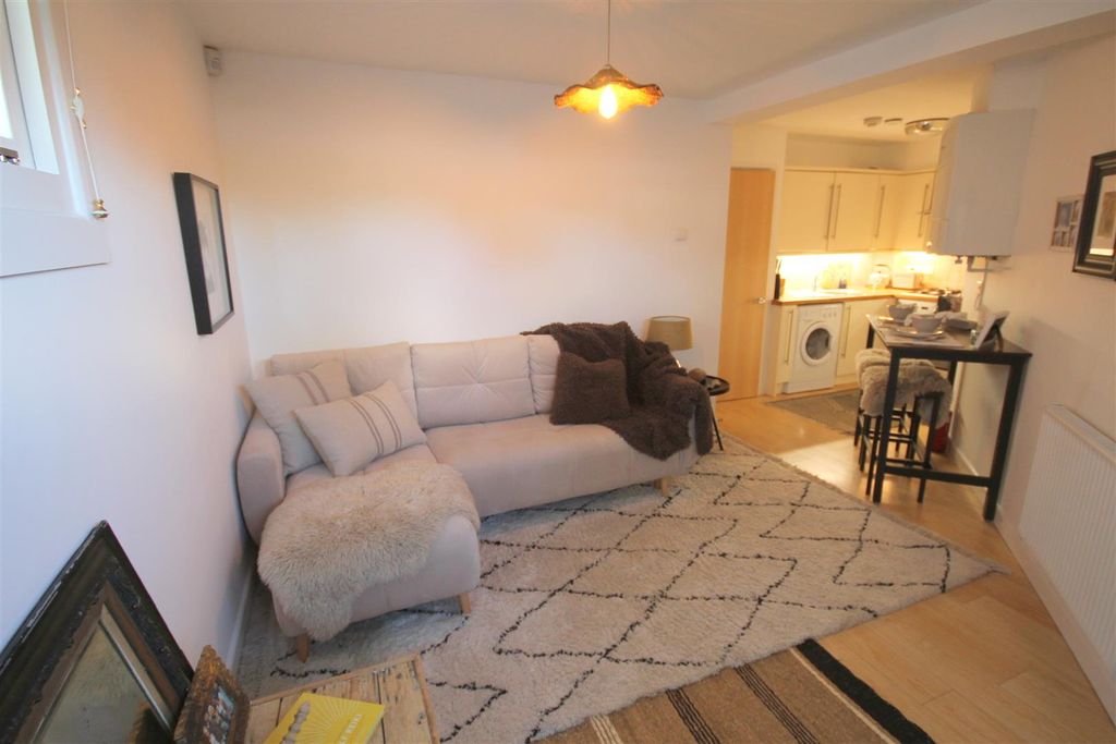 Property photo 2 of 15 Bh Lounge ii.Jpg