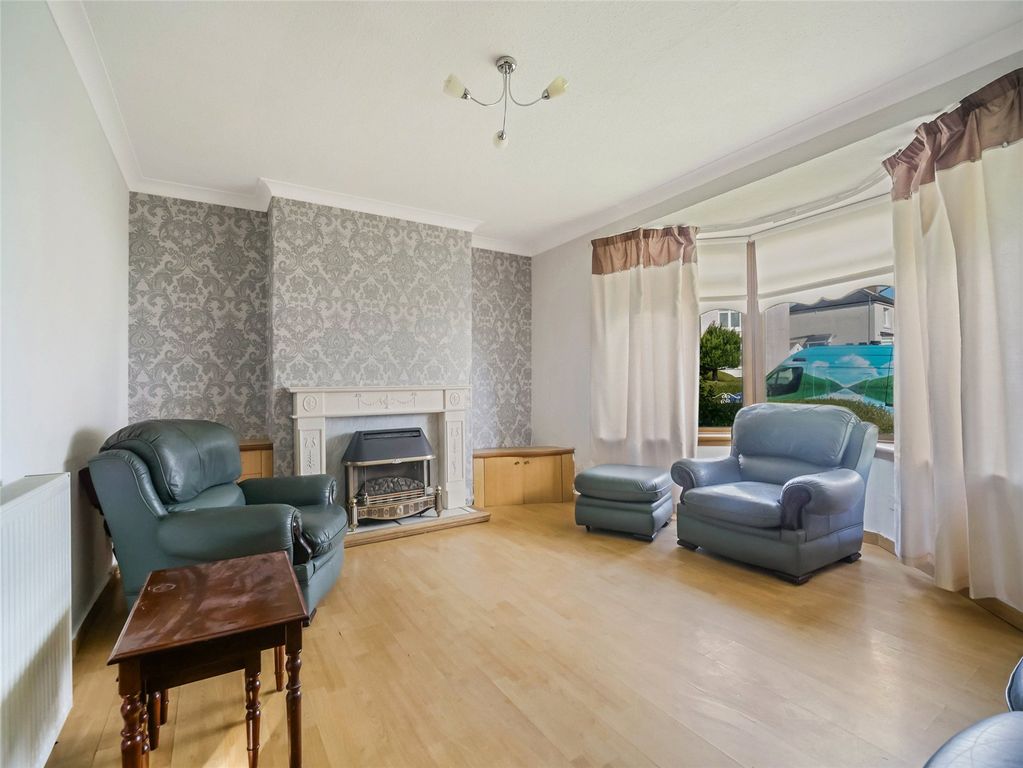 Property photo 3 of 21 Living Room